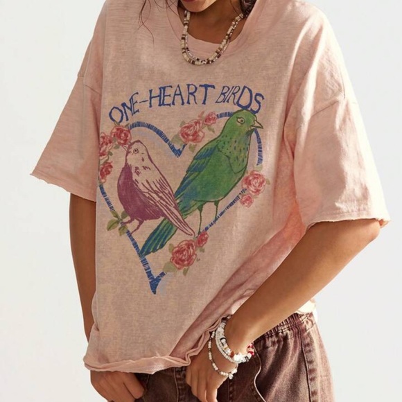 One-Heart Birds Oversized Graphic Tee in Peach, boho vibes size Large, cotton - Picture 5 of 5